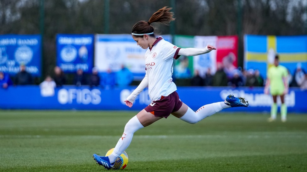 PROVIDER : She once again assists Bunny, this time in our 4-1 league win over Everton as we signed off for 2023 in style.