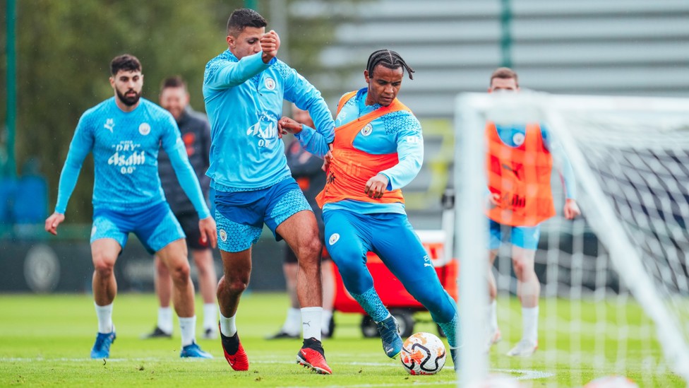 50/50  : Rodrigo and Manuel Akanji compete for possession.