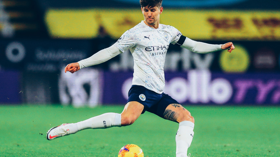 BENTENG STONES: John menjadi bintang saat City mempertahankan rekor clean sheet keenam berturut-turut yang menyamai rekor Klub dalam kemenangan 2-0 atas Burnley.
