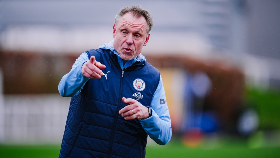 POINTING THE WAY : Jeglertz delivers his instructions