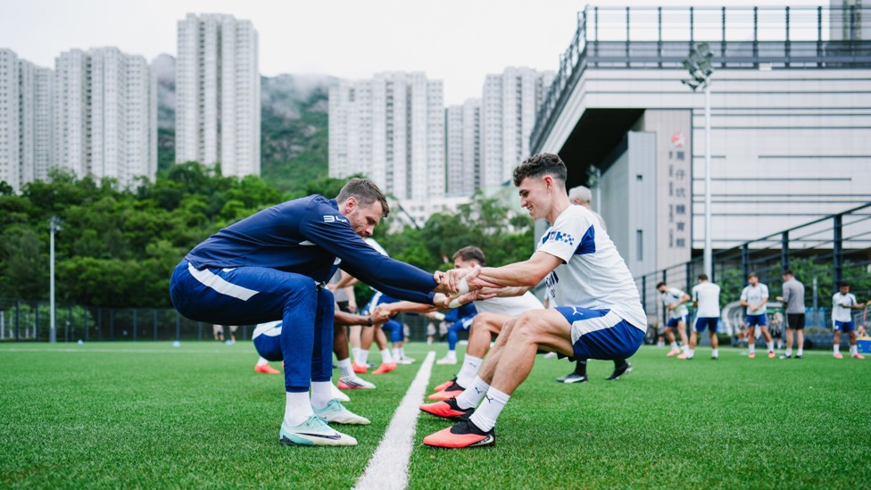 TUG OF WAR : Foden and Bettinelli face off