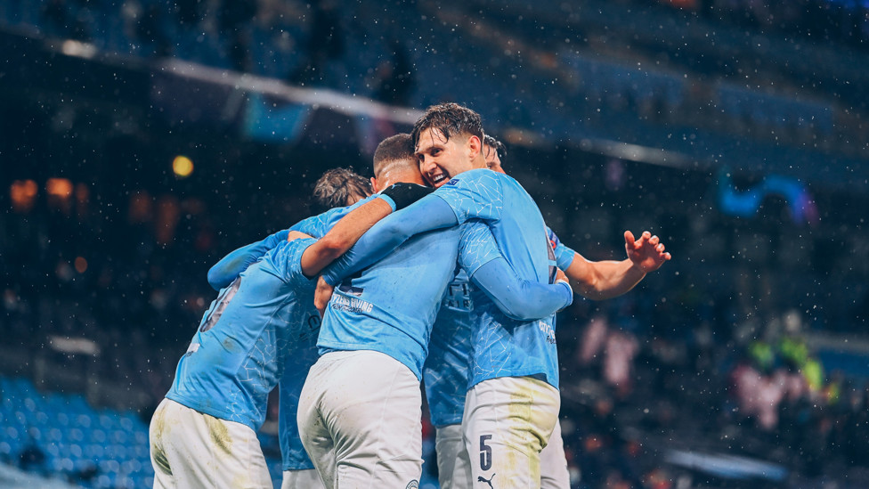 TANTANGAN BARU: Stones membantu City mengalahkan PSG untuk mencapai final Liga Champions perdananya pada April 2021.