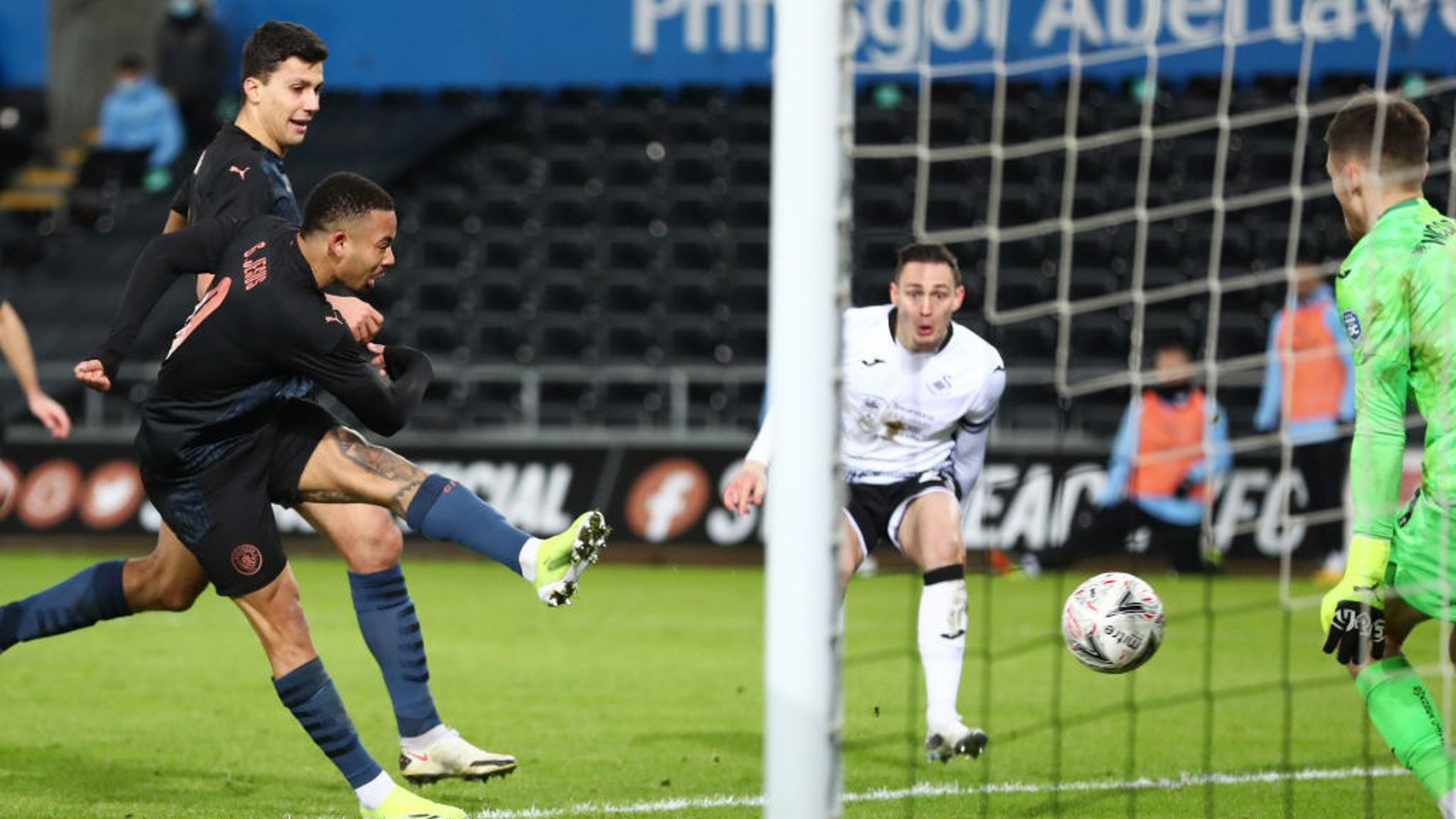 GALLERY: Clinical City sink the Swans