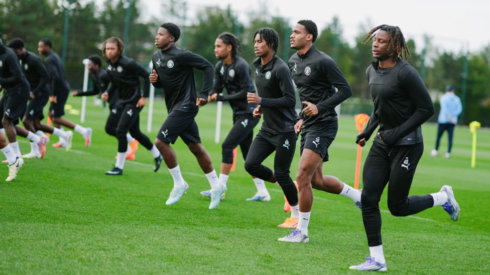 AS ONE : The team do shuttle runs together