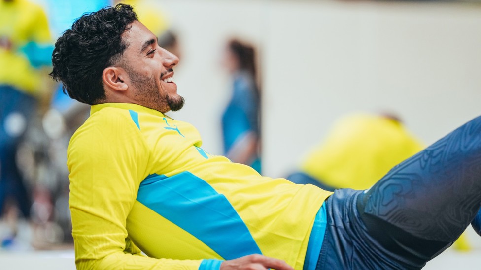 IN THE GYM : Omar Marmoush stretches out