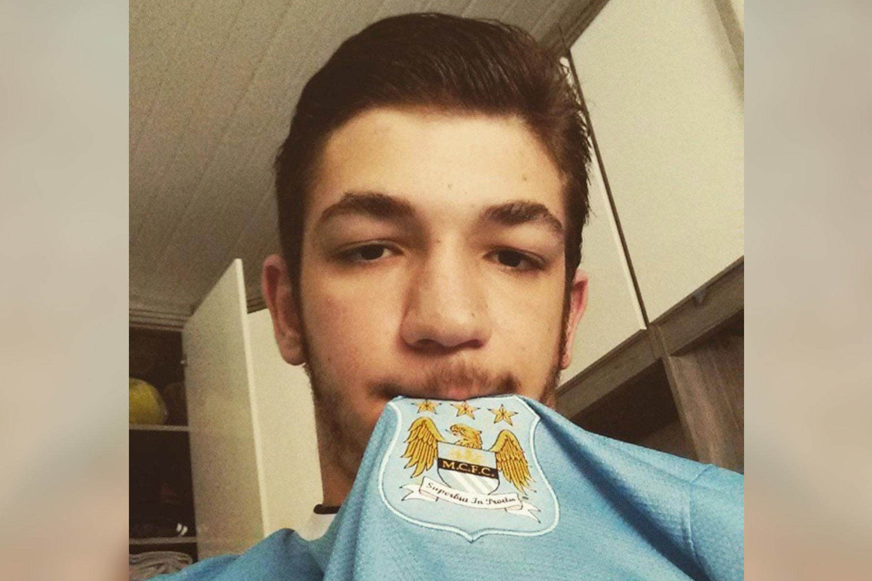 Disabled Supporter Travels 13 Hours To See City s Trophies In Brazil disabled-supporter-travels-13-hours-to-see-city-s-trophies-in-brazil