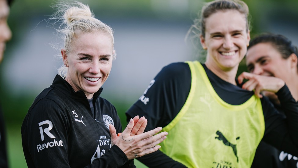 ICE COOL ALEX : Skipper Alex Greenwood and Vivianne Miedema looking chilled and happy