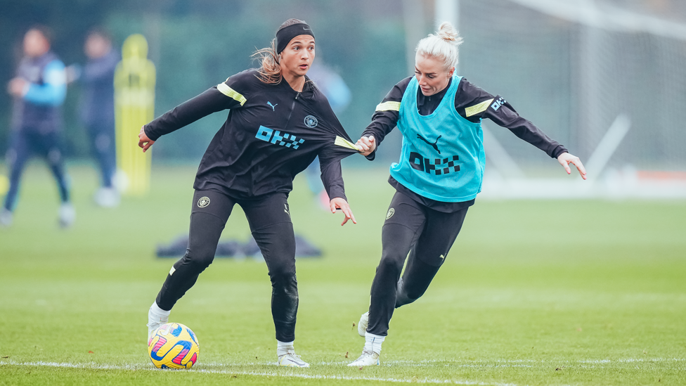 HOLD AND GIVE  : Deyna Castellanos and Alex Greenwood tussle for the ball