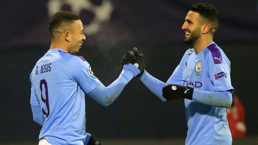 BLUES BROTHERS : Riyad Mahrez members selamat kepada Gabriel Jesus atas penampilan cemerlangnya malam tadi!