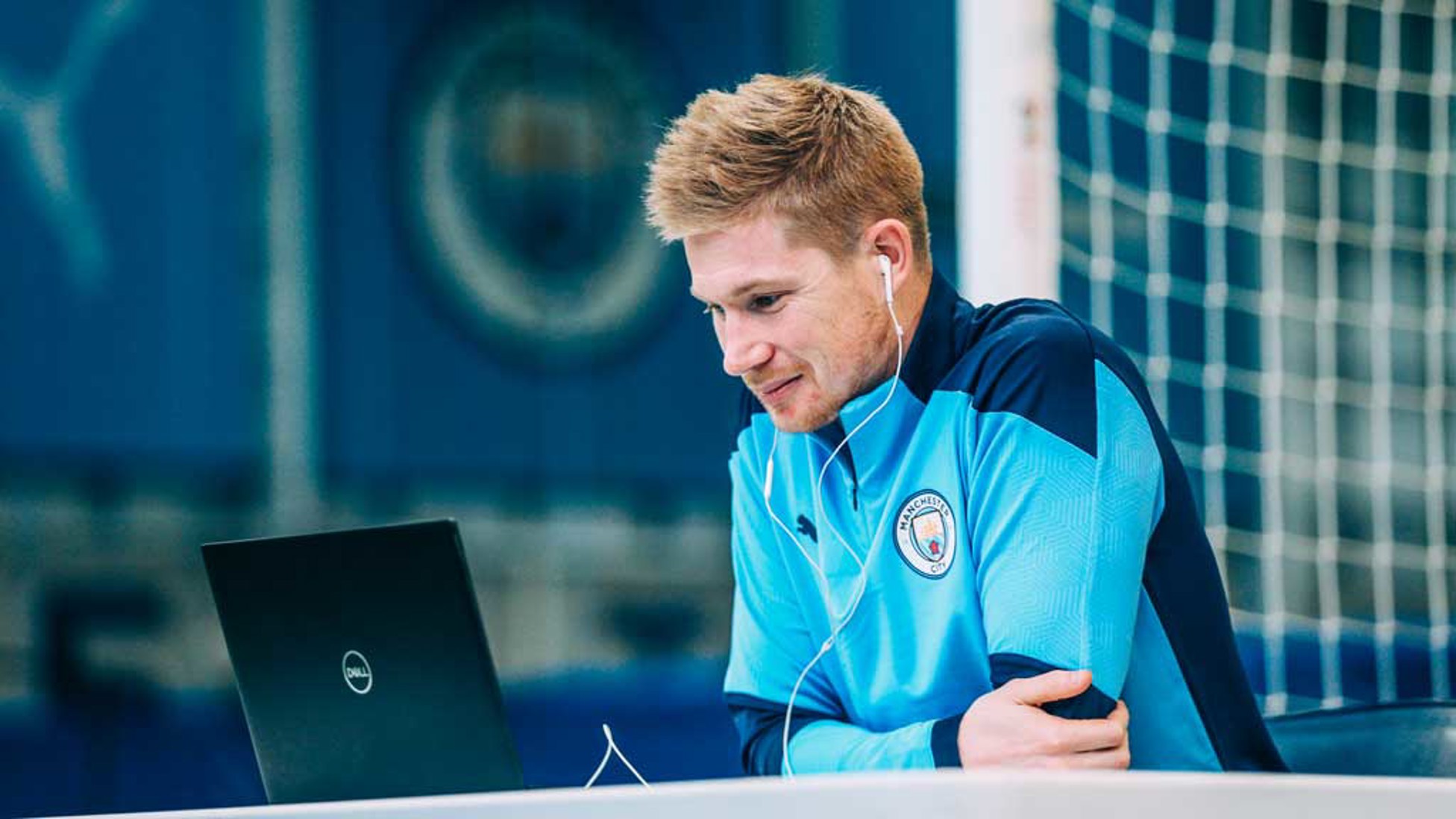 Gallery: Players spread festive cheer across Manchester