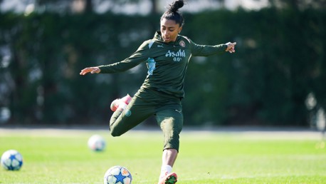 Training: Final prep for fourth Chelsea clash 