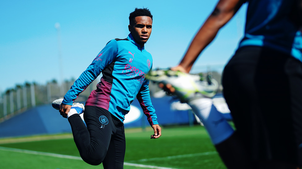 WARM UP : Kayky prepares for the session ahead.