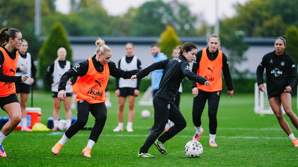 MIDFIELD MAESTRO  : Yui Hasegawa shields the ball. 