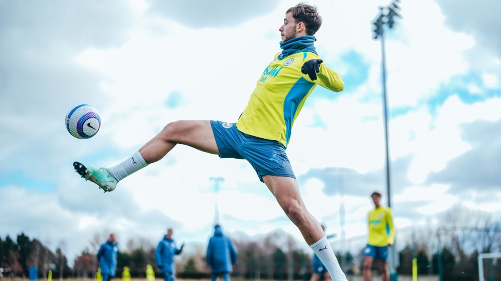 FULL STRETCH : Nico goes for the ball