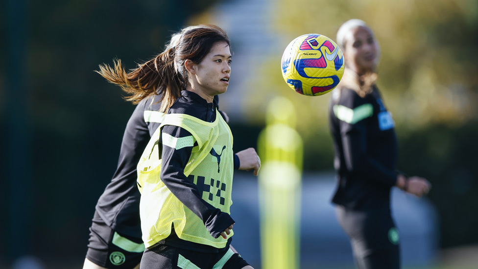 CLOSE CONTROL : Yui Hasegawa never lets the ball far out of her sight