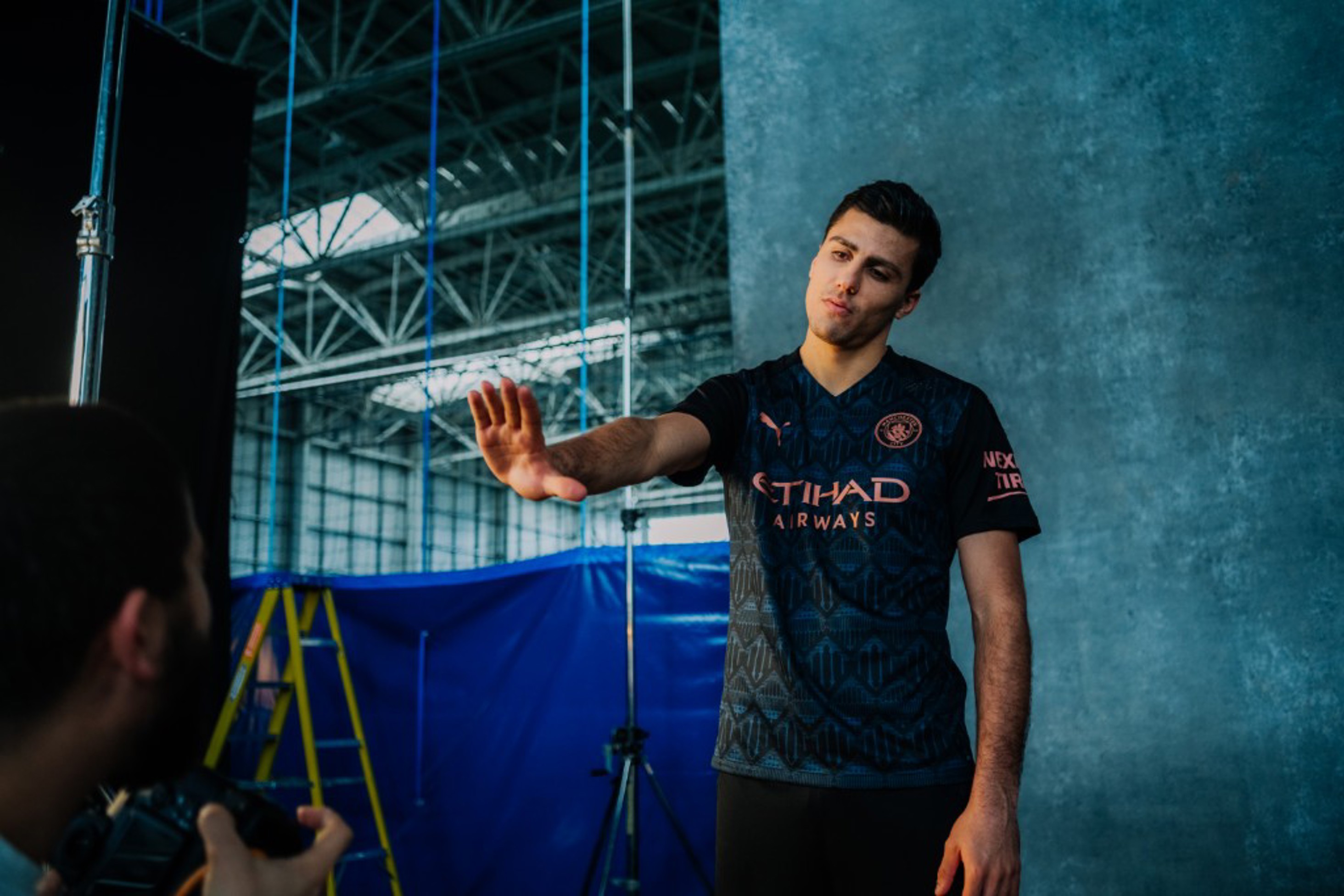 Rodrigo Kit Behind the scenes: Players wear new away kit for the first time