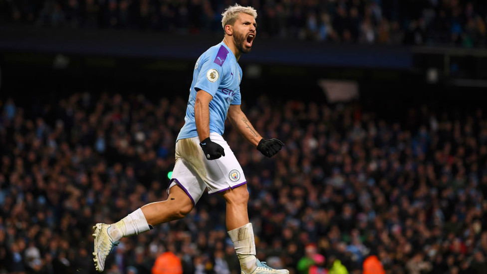 CAPAIAN LAINNYA : Aguero merayakan gol ke-250 nya bagi City