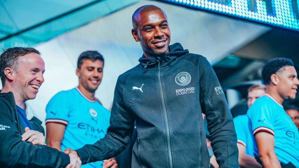 LEGENDA: Kapten Fernandinho tiba untuk perpisahan - Sebagai Pemenang!