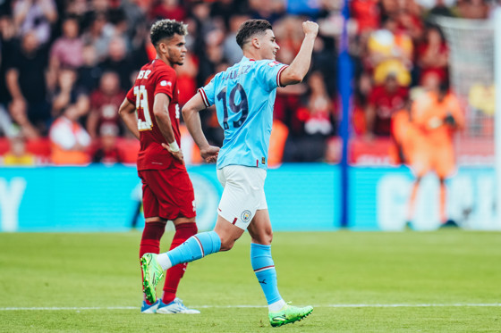 Seis jogadores da Copa do Mundo incluídos no time do City para enfrentar o  Liverpool