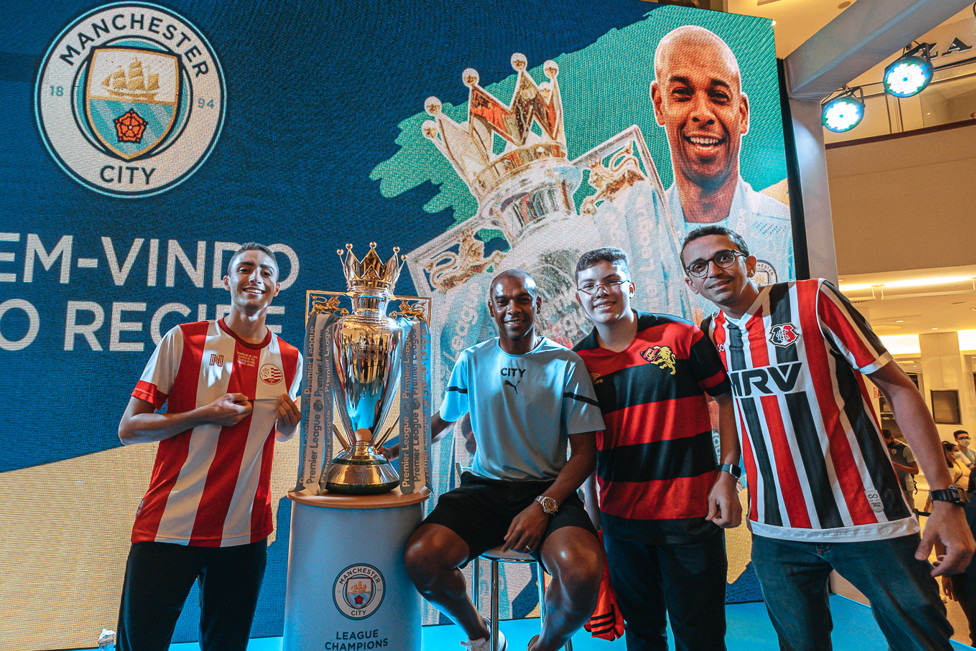 Até a rivalidade ficou de lado para tirar a foto com Fernandinho