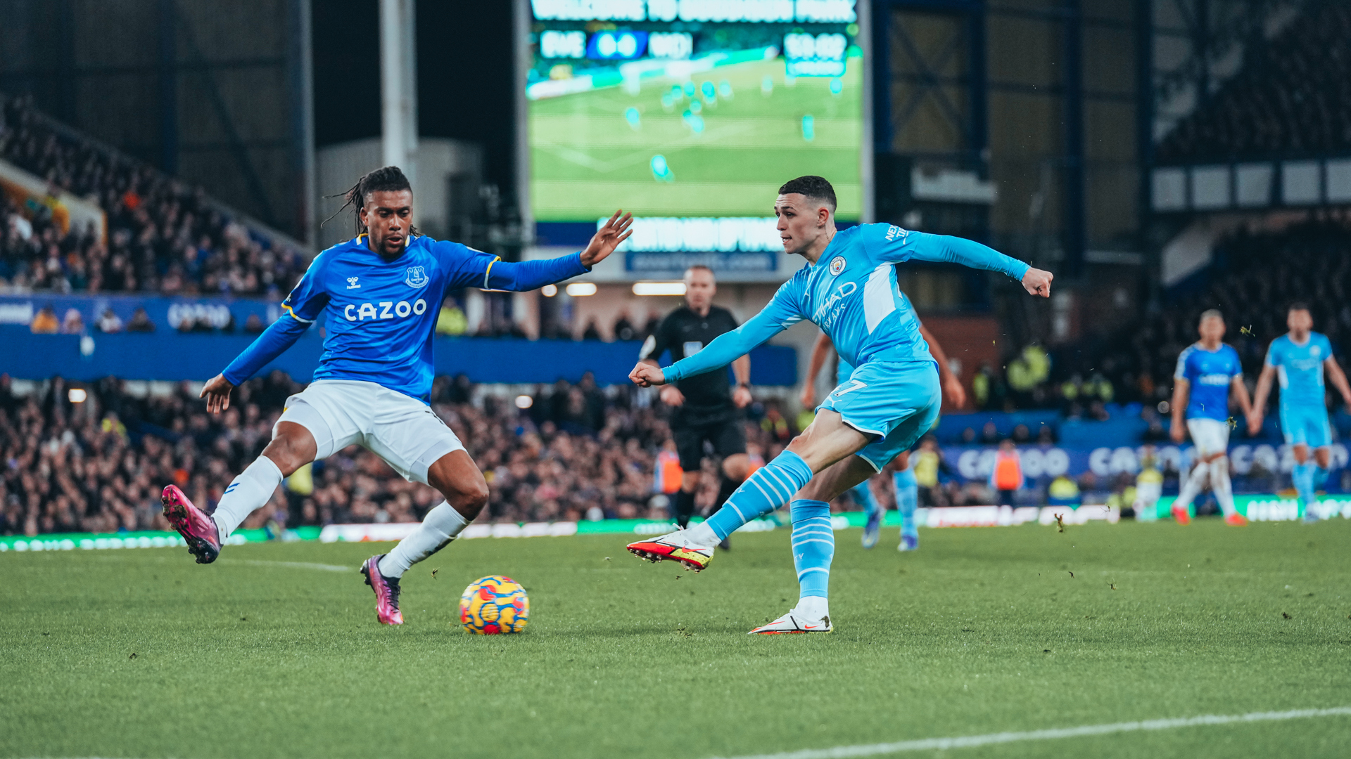 
                        Foden breaks Everton's resolve as City bounce back
                