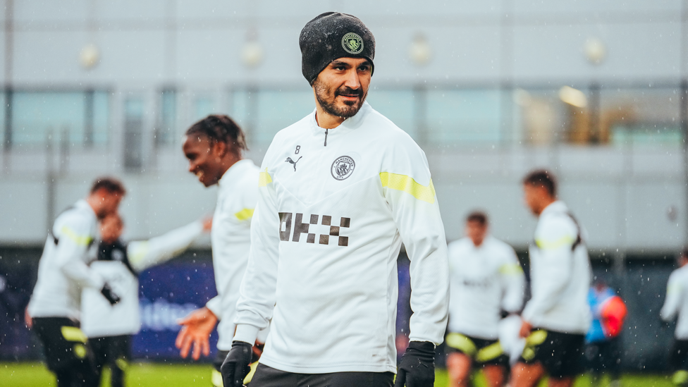 Ilkay asks, 'Am I the only one to think of wearing a hat?'