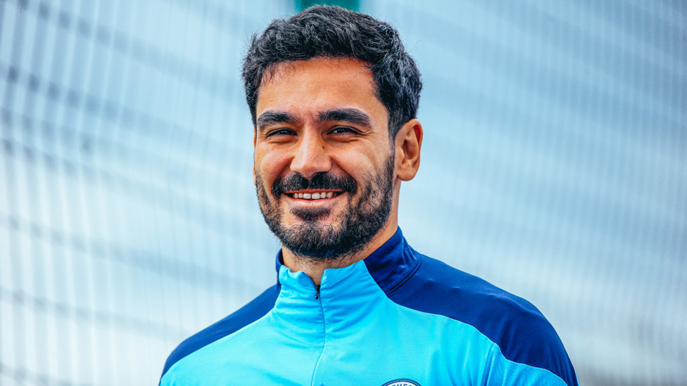 SENYUM CERAH : Ilkay Gundogan, dalam semangat tinggi