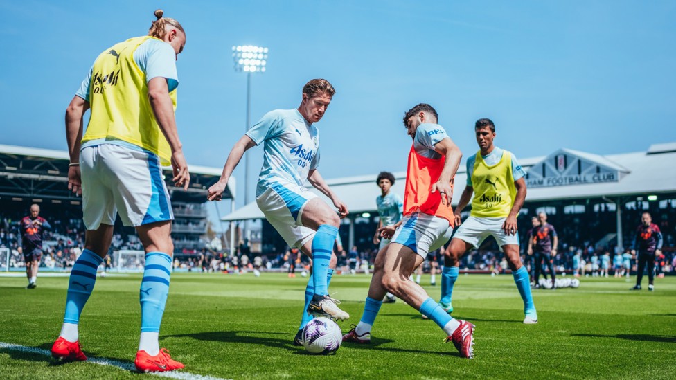 BELGIAN IN THE MIDDLE  : Kevin De Bruyne battles for possession.