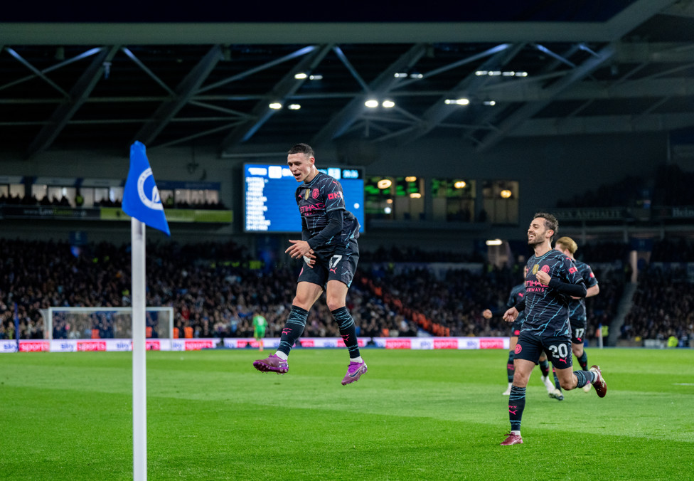 Foden comemora na goleada sobre o Brighton na temporada passada. 