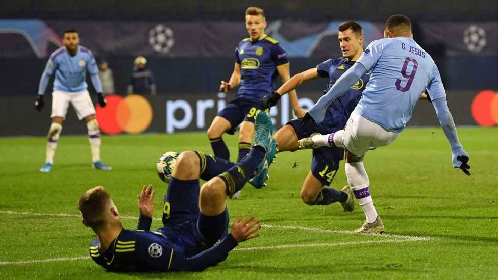 GOALDEN BOY : Gabriel Jesus dengan manis membuat kedudukan jadi 2-1_