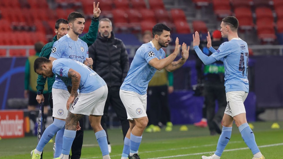 KING KUN :  Aguero makes his return with ten minutes remaining - what a sight!