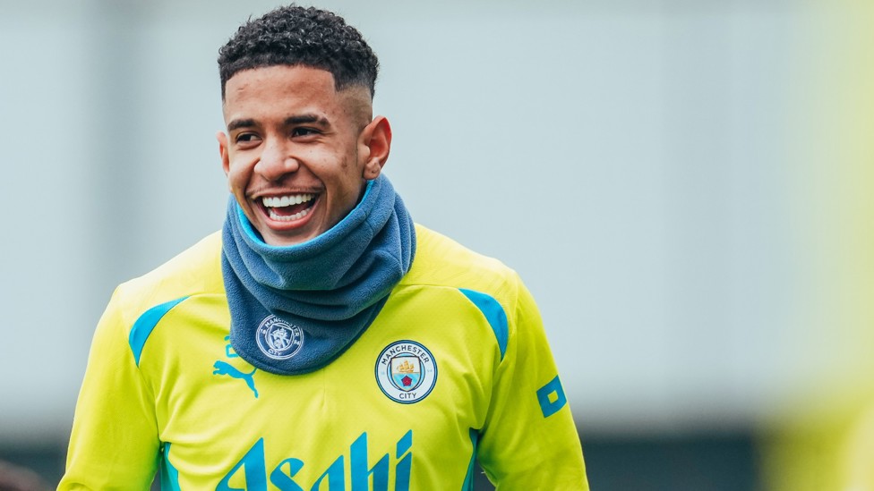 ALL SMILES : Savinho enjoying himself