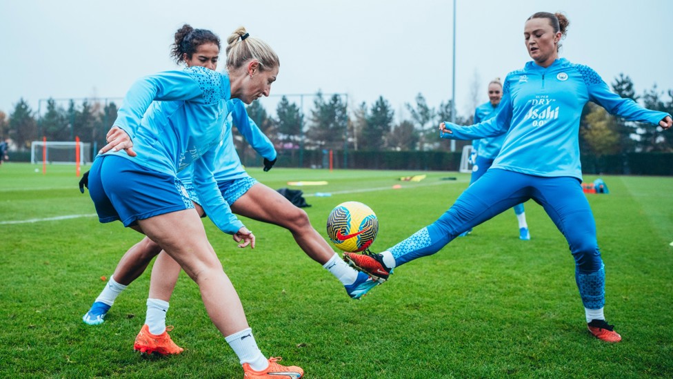 RONDO : Laura Coombs spots a gap