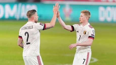 Kevin De Bruyne marca en la victoria belga