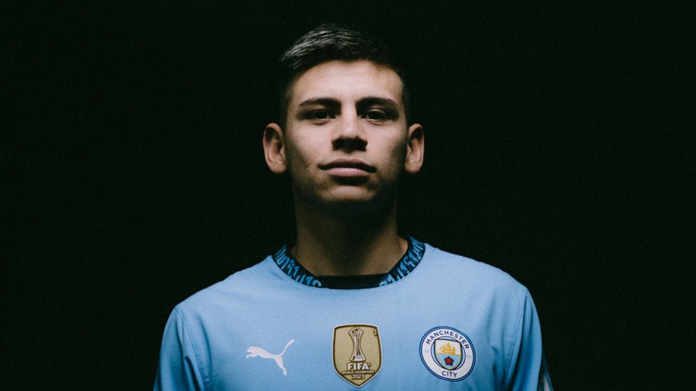 DRAMATIC : Echeverri gets his photo taken