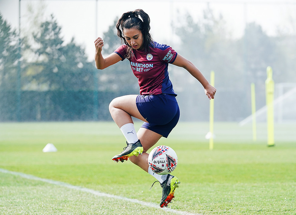 CITY SLICKERS : Showing off the silky skills!