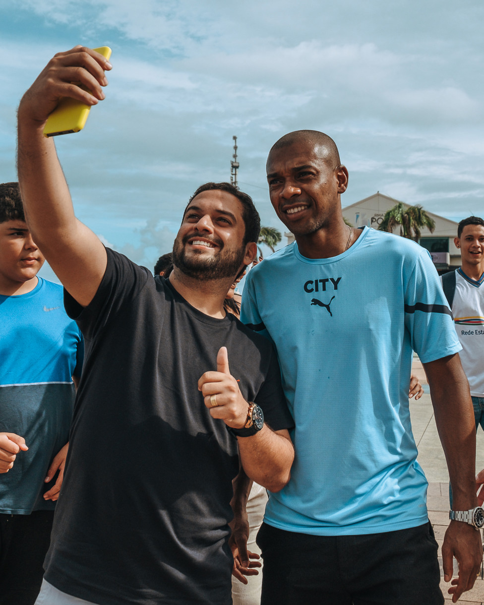 Alguns fãs sortudos conseguiram a sua foto com o capitão antes da hora