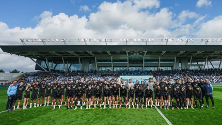 Men's and Women's first team join forces for squad photo