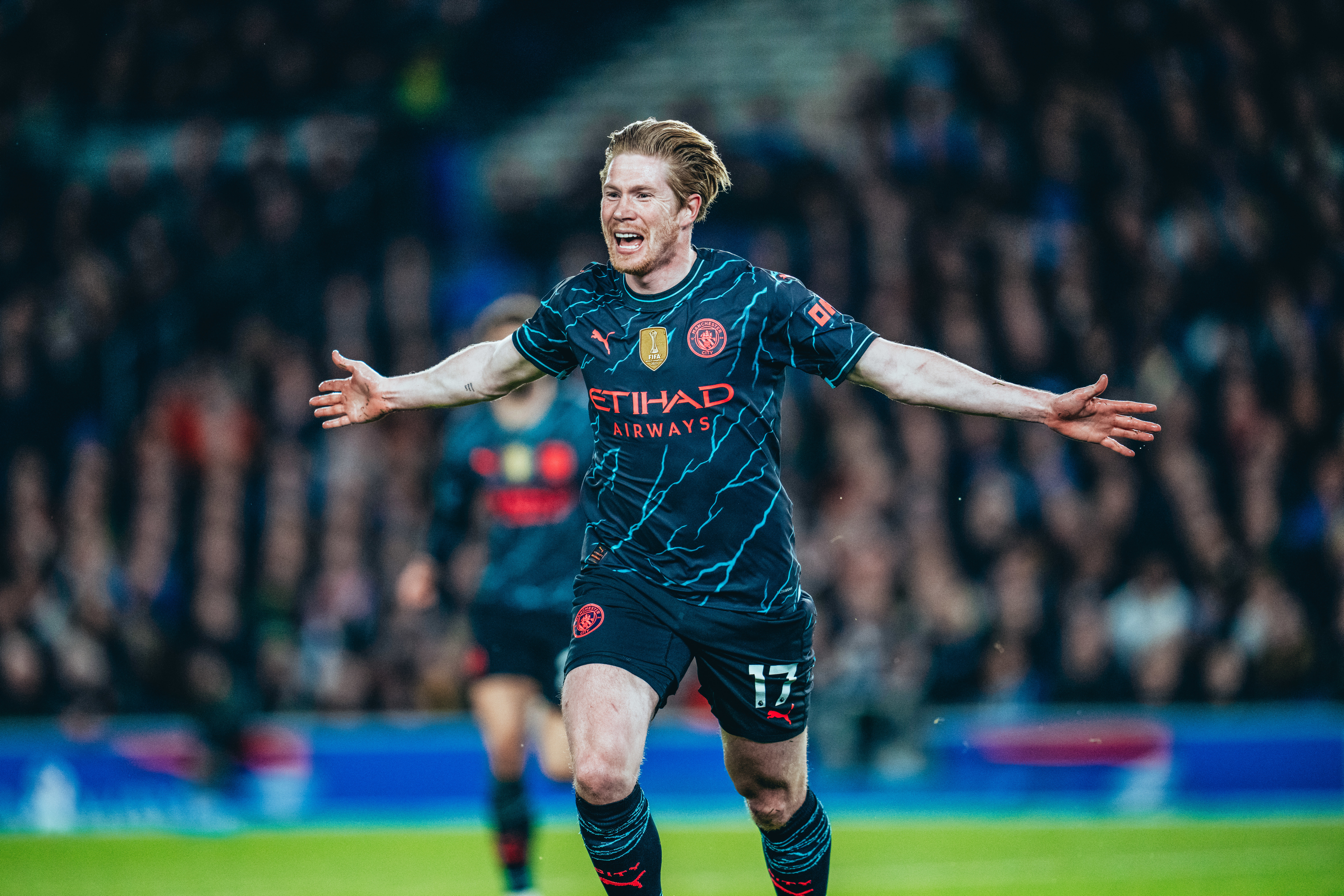 KDB comemora gol de cabeça contra o Brighton! 