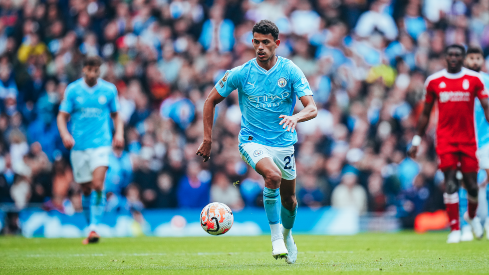 MIDFIELD MAESTRO MATHEUS : Nunes on the ball.