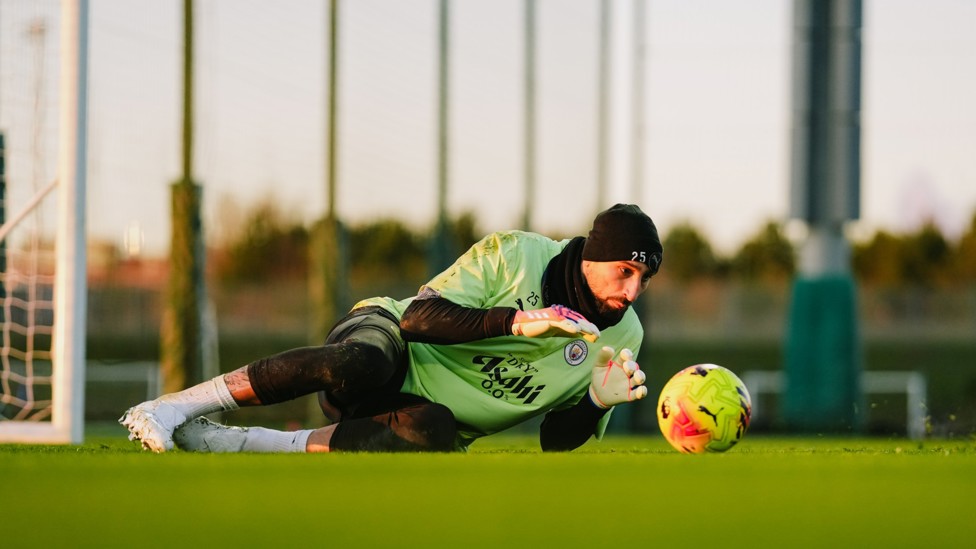GET DOWN : Gianluigi Donnarumma makes a save