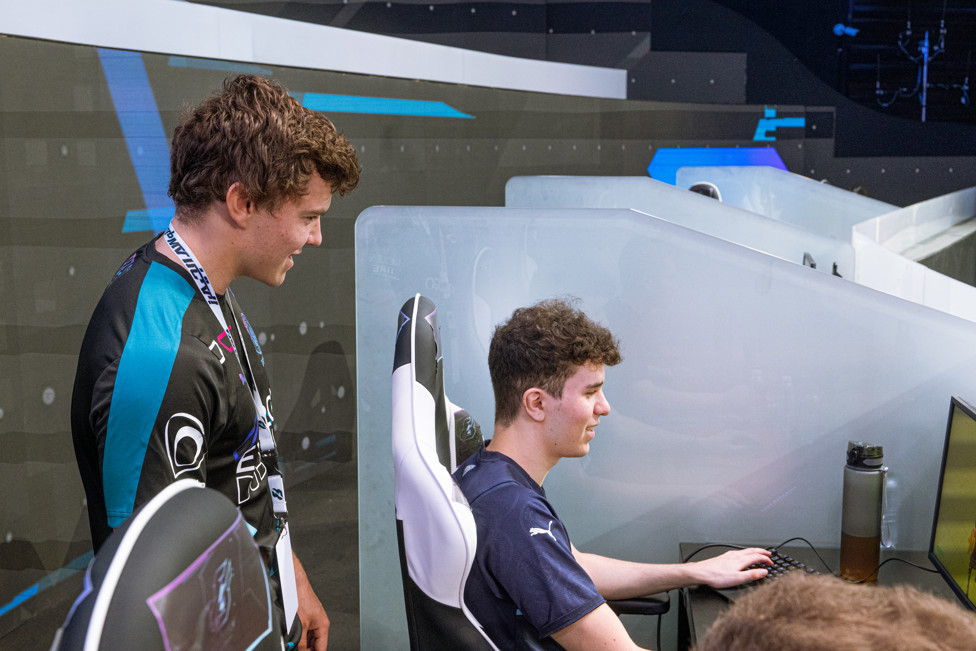 WISE WORDS : Skram offers words of encouragement to Threats at Gamers8 2022.