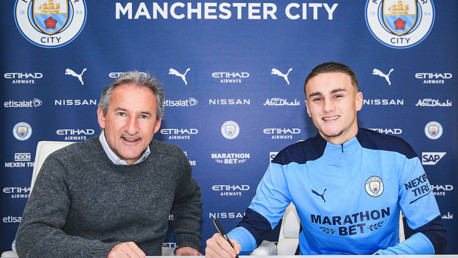 Harwood-Bellis signs new City deal