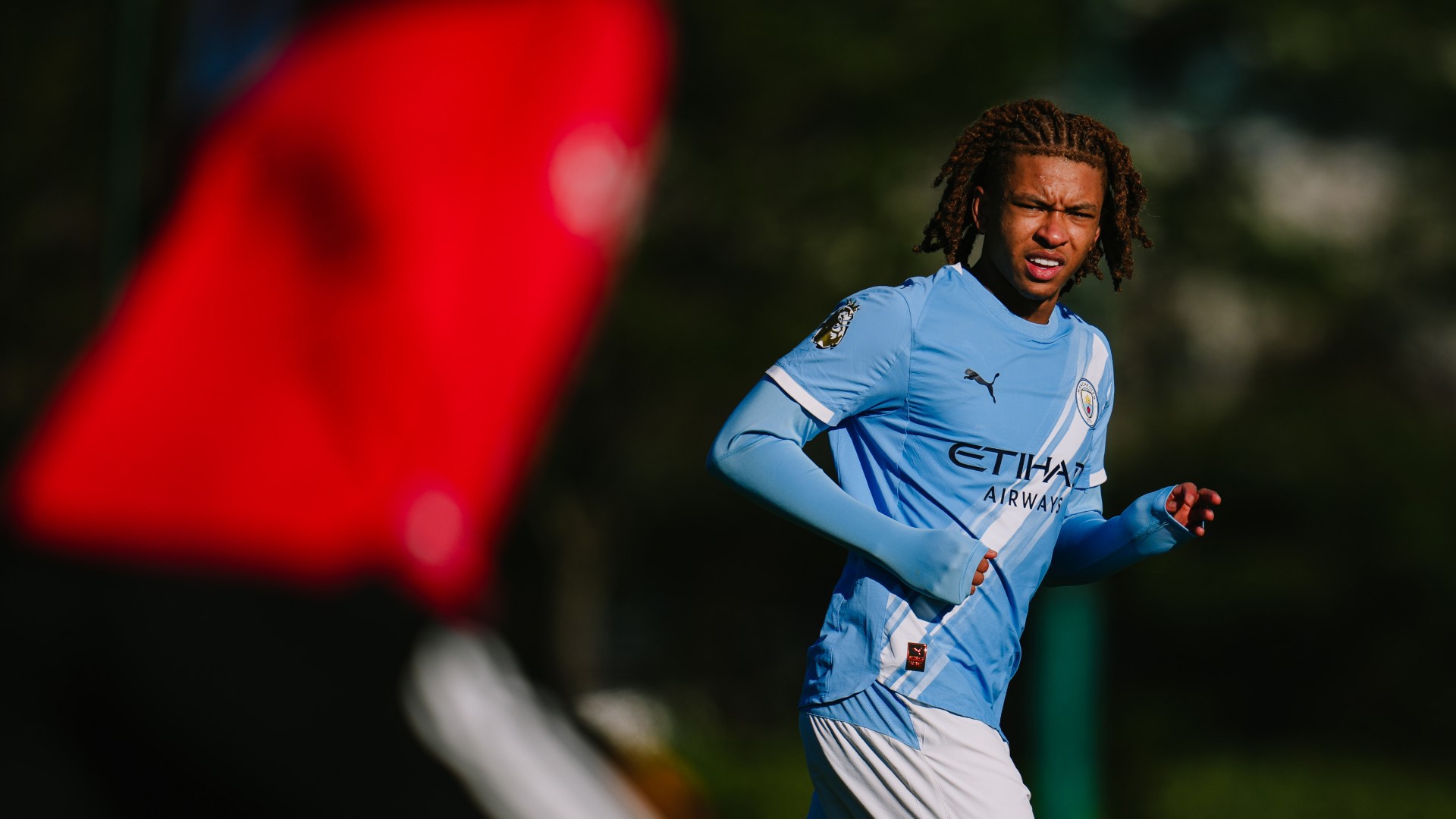 SEARCHING FOR THE OPENER : Tyrone Samba in action.