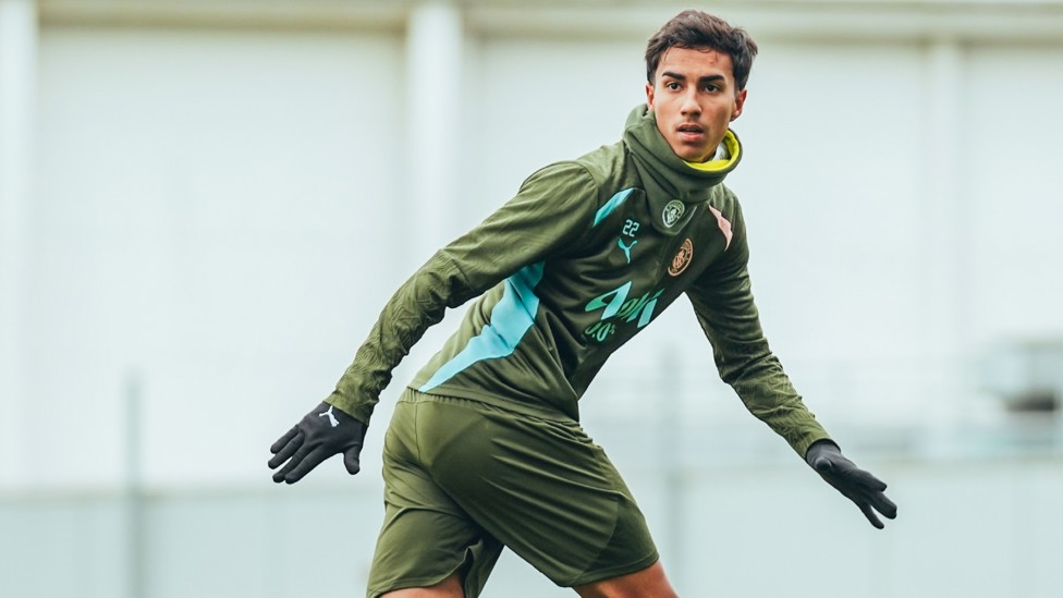 WATCH OUT : Vitor Reis takes in training