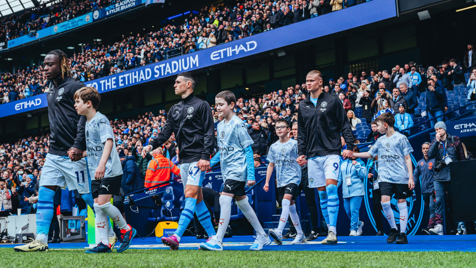 SQUAD GOALS : What a team.