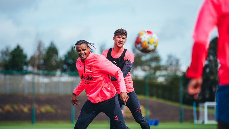 BALL WATCHERS : Manuel Akanji and Stones