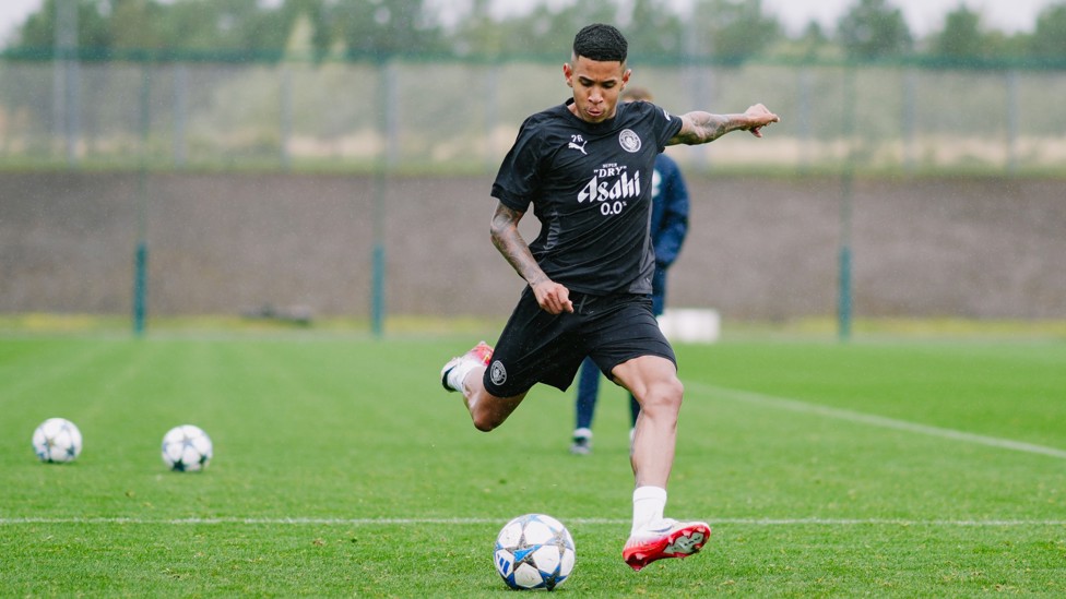 SAVINHO STRIKES : The Brazilian charges his shot. 