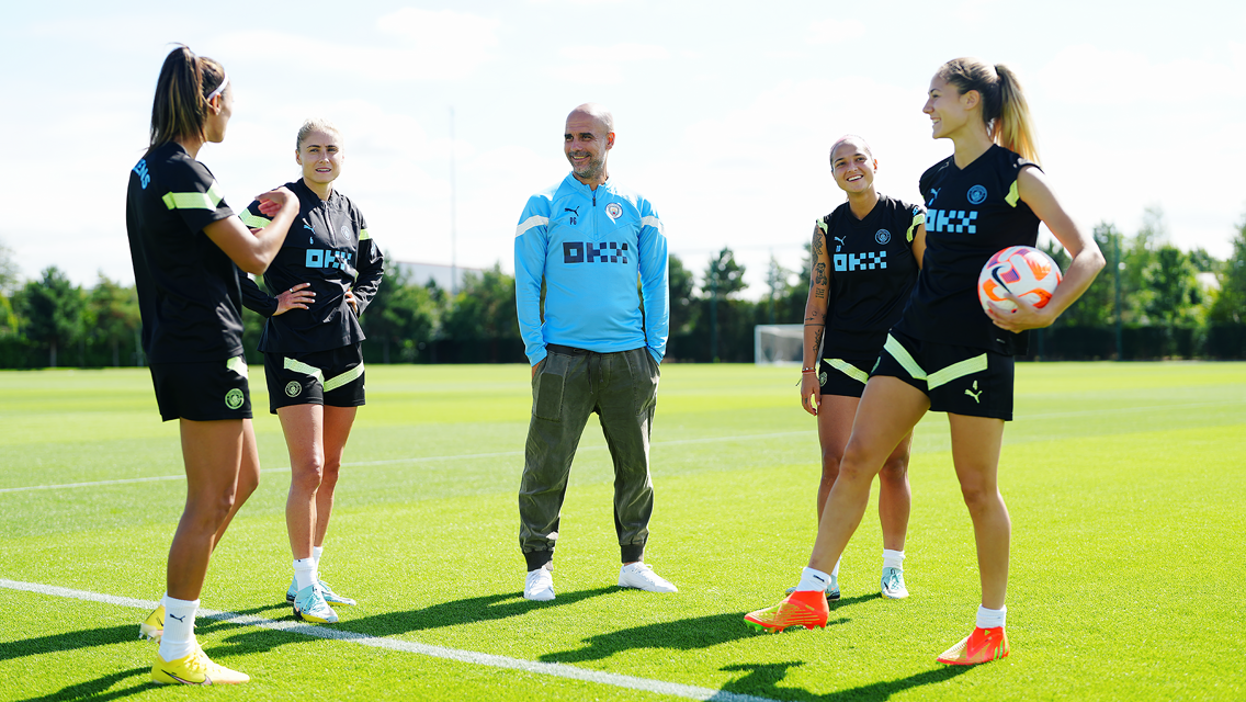 Galeri: Guardiola Kunjungi Latihan Tim Wanita