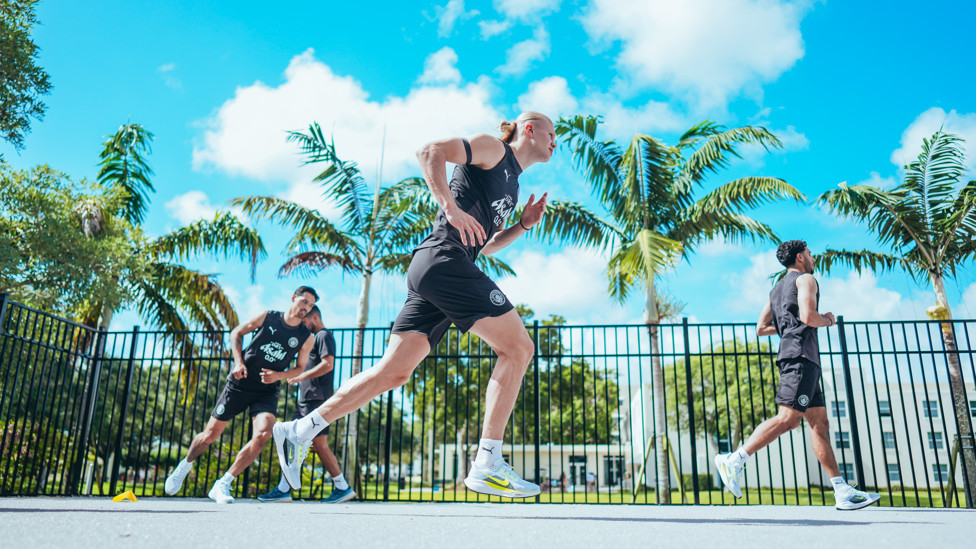 RUNNING MAN : Erling Haaland goes for a run